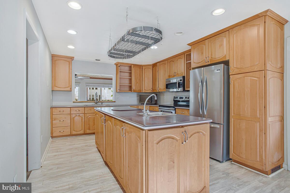 SOUTHDOWN SHORES - Residential