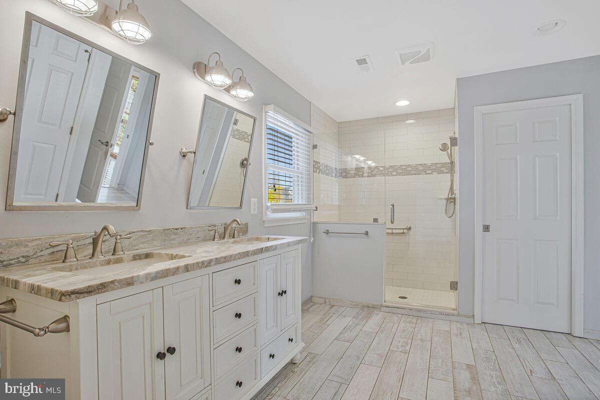 SOUTHDOWN SHORES - Residential