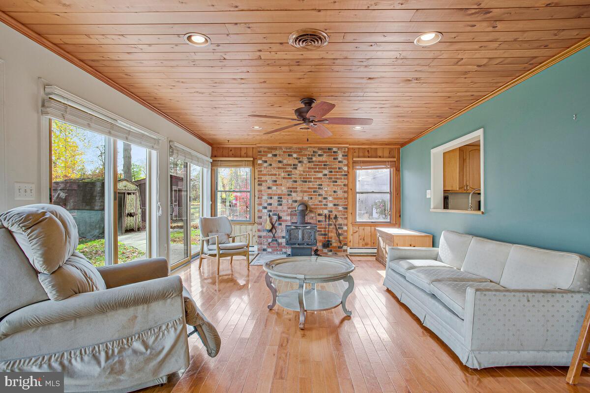 SOUTHDOWN SHORES - Residential