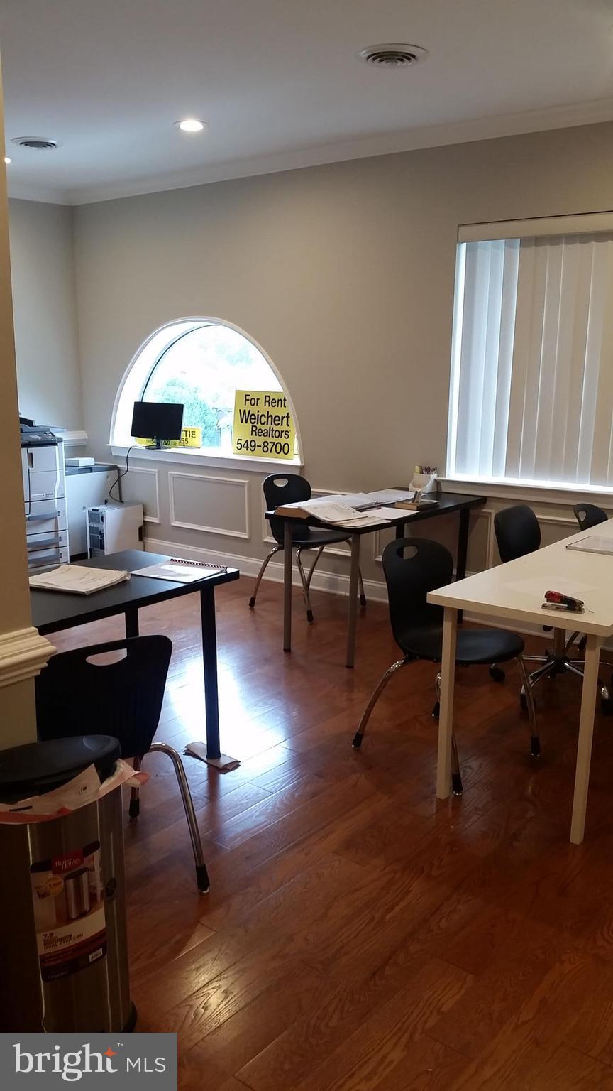 ROLLING VALLEY PROFESSIONAL CENTER - Commercial Lease