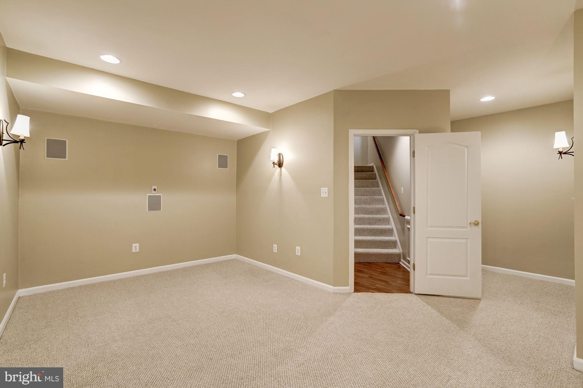 LANSDOWNE ON THE POTOMAC - Residential