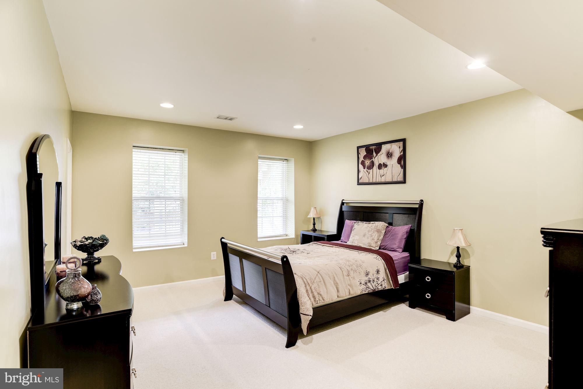 LANSDOWNE ON THE POTOMAC - Residential