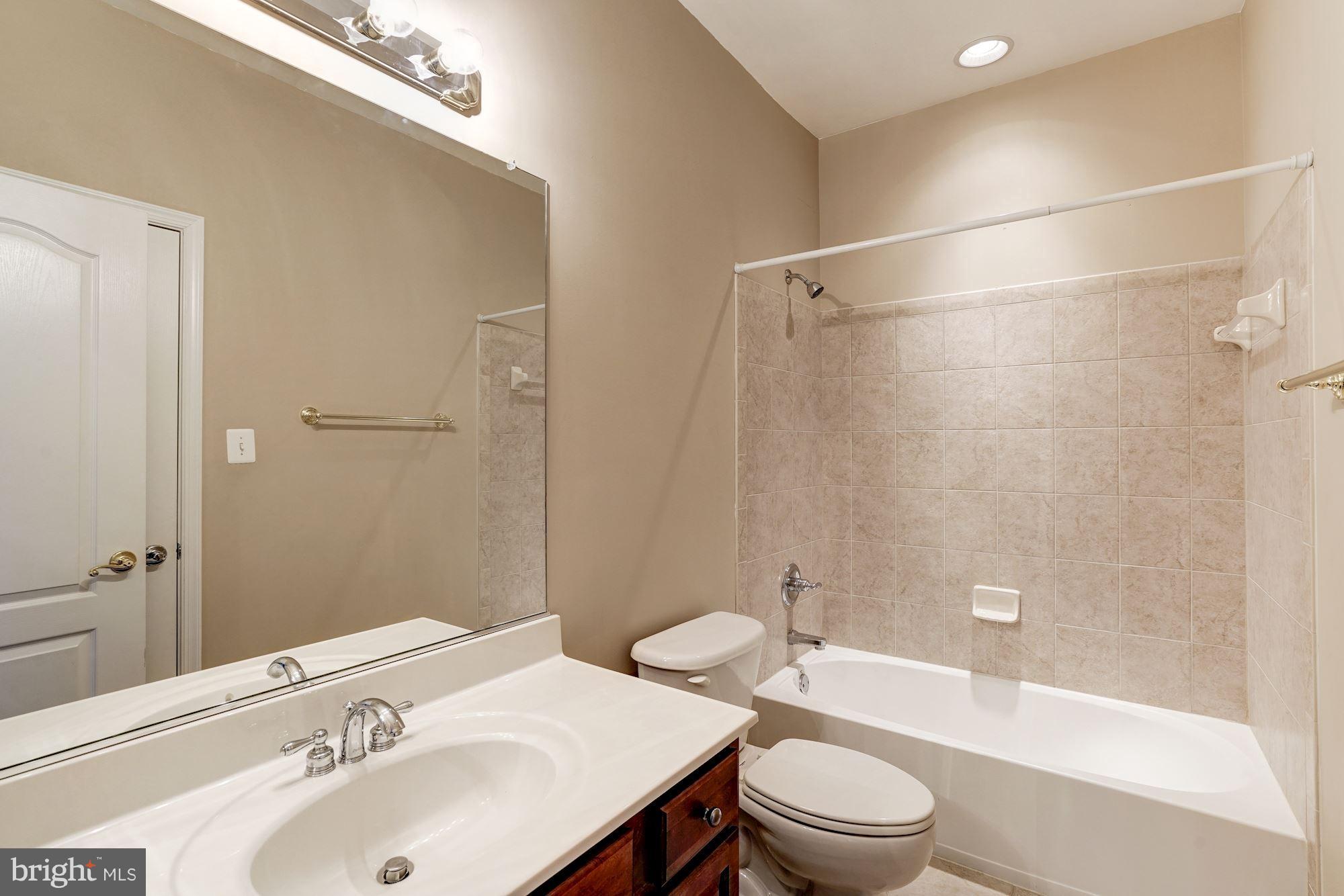 LANSDOWNE ON THE POTOMAC - Residential