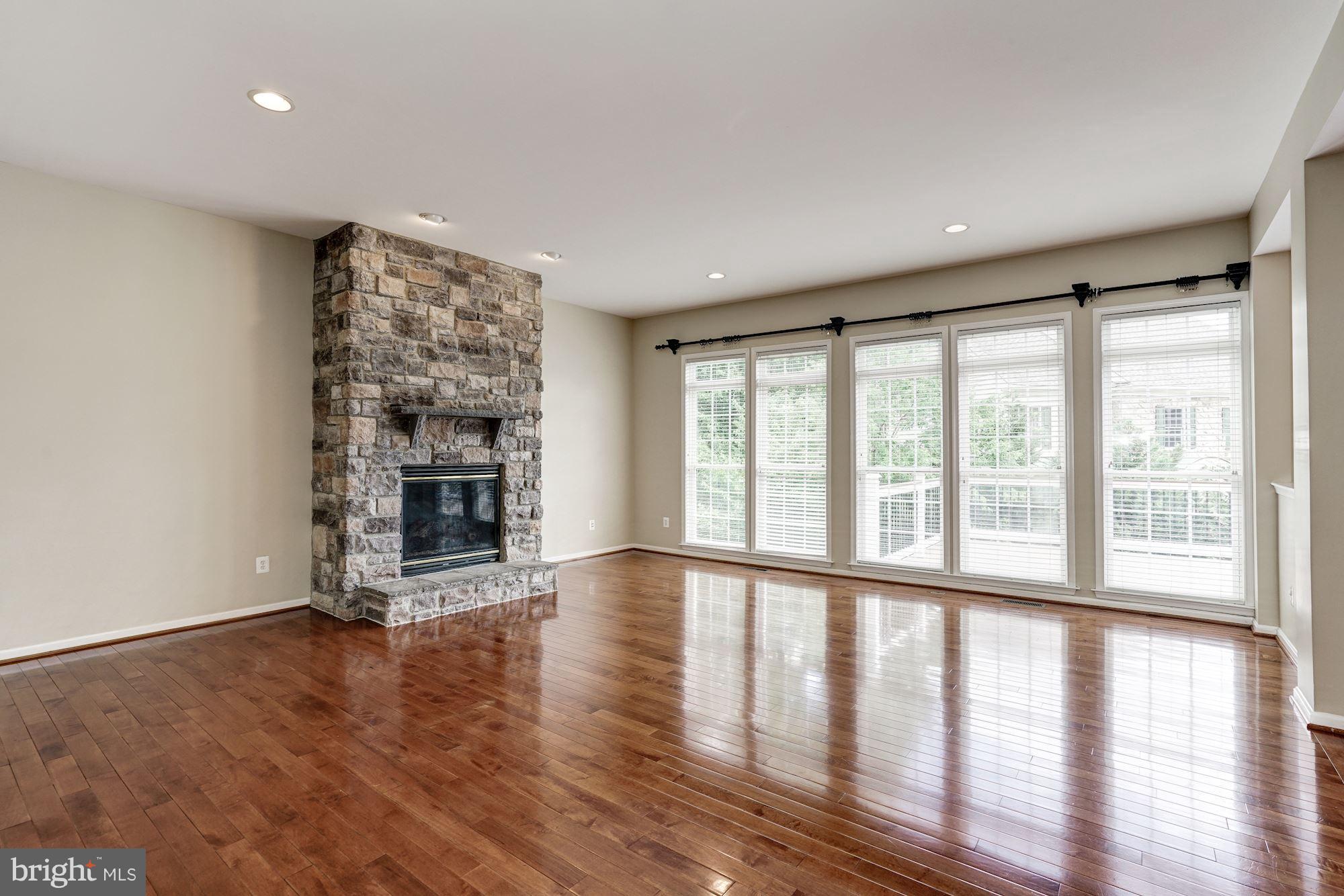 LANSDOWNE ON THE POTOMAC - Residential