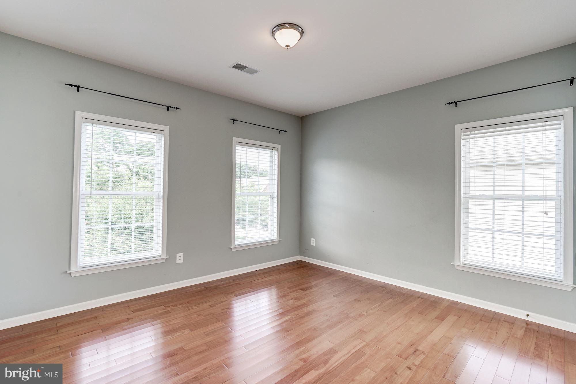 LANSDOWNE ON THE POTOMAC - Residential