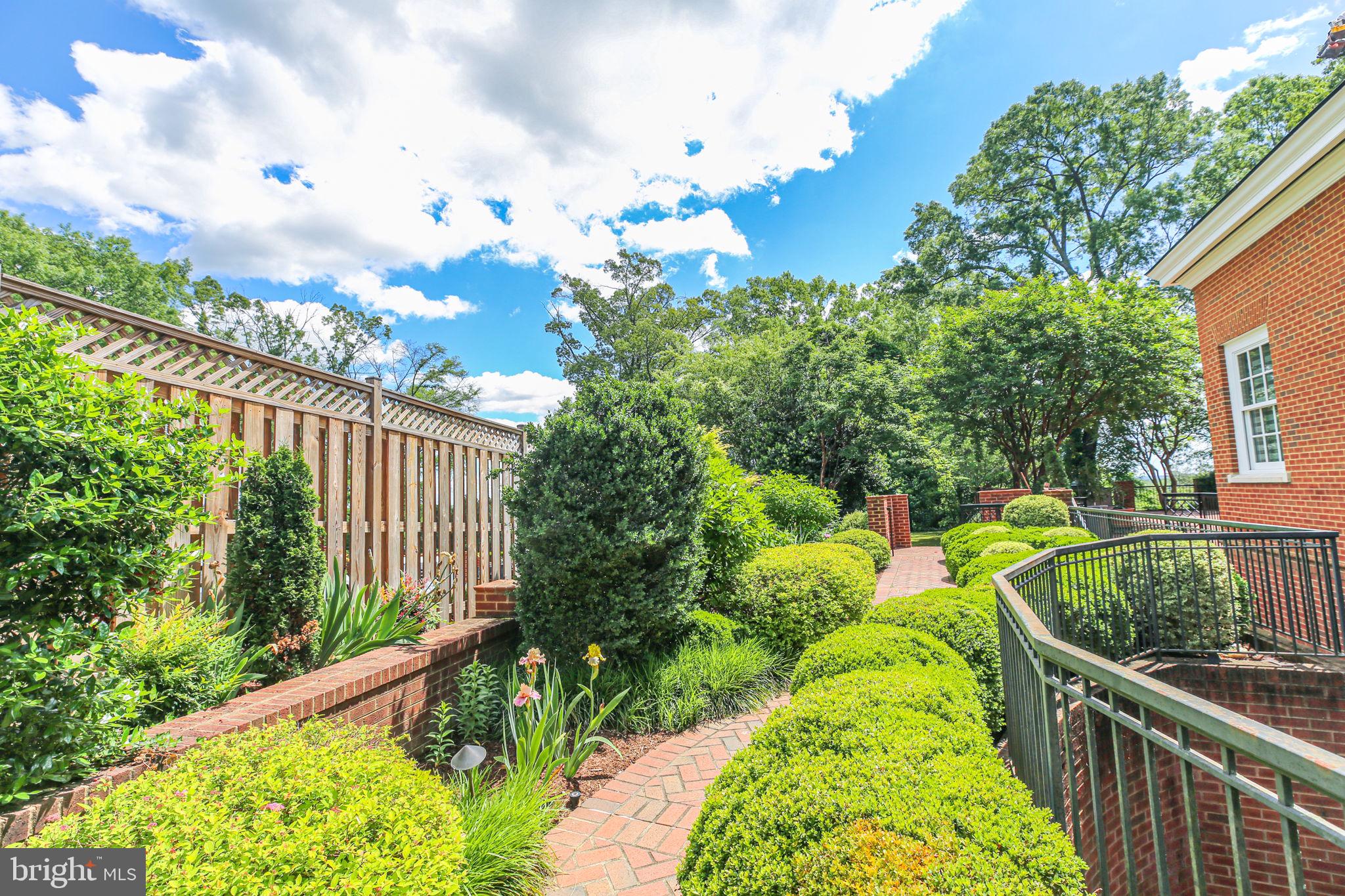 WESTMONT - Residential