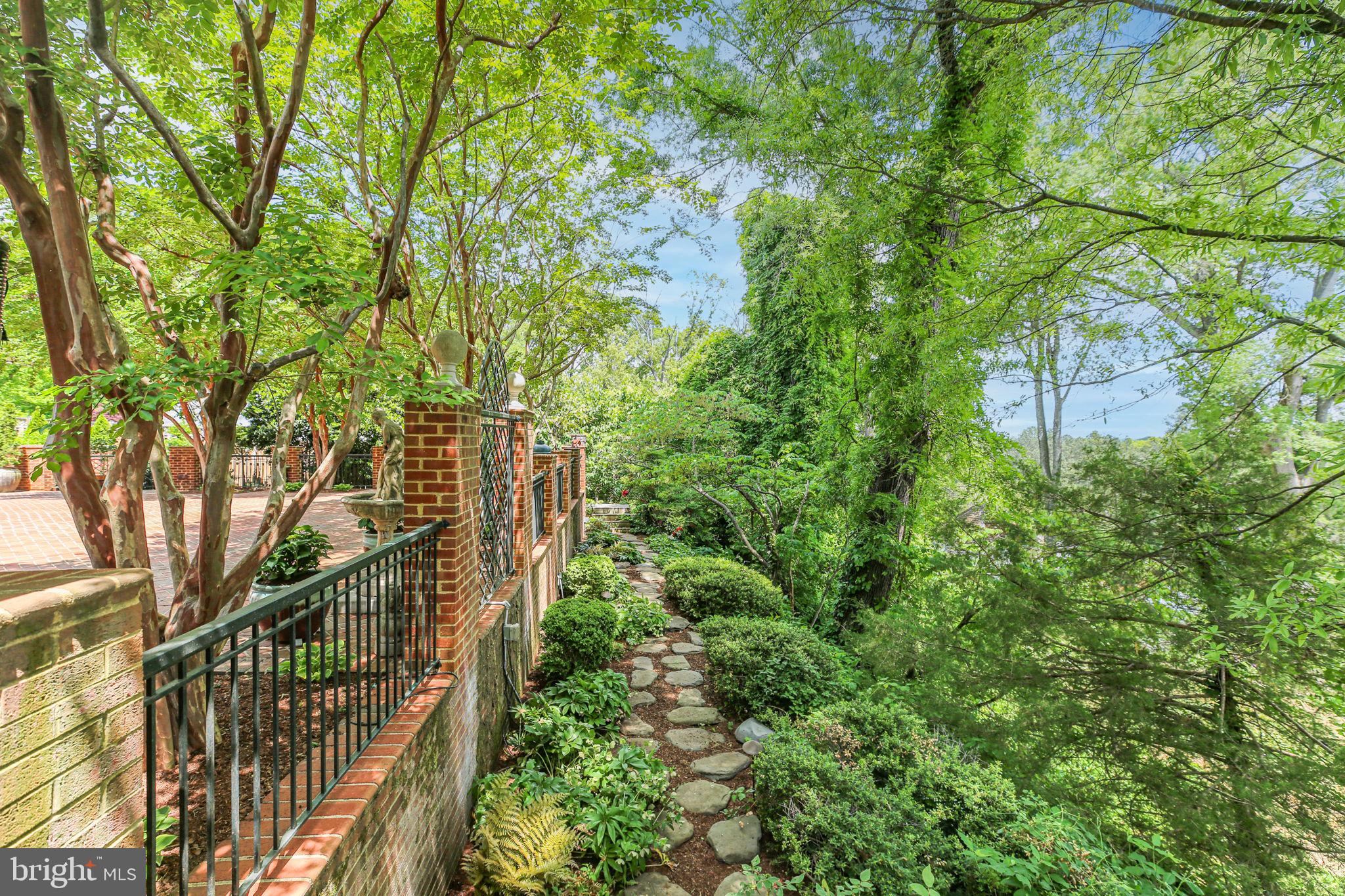 WESTMONT - Residential