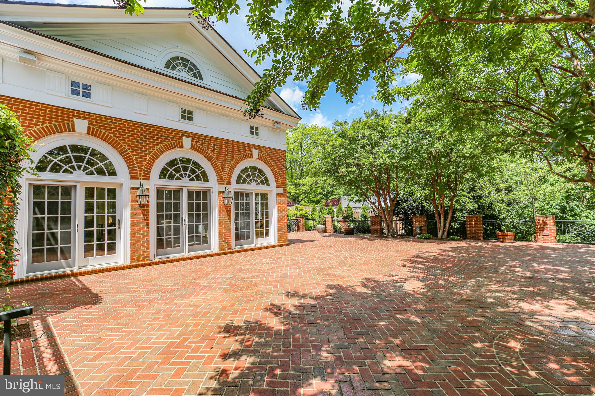 WESTMONT - Residential