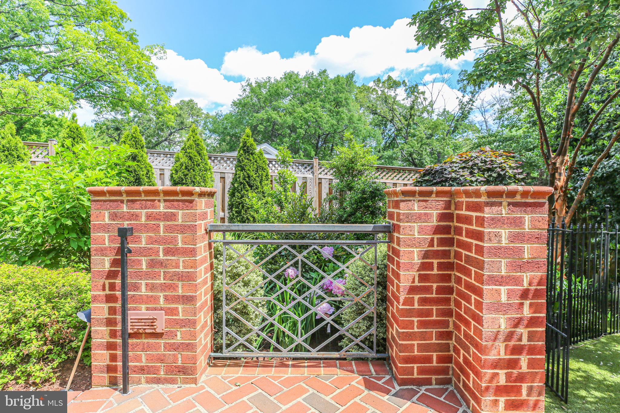 WESTMONT - Residential