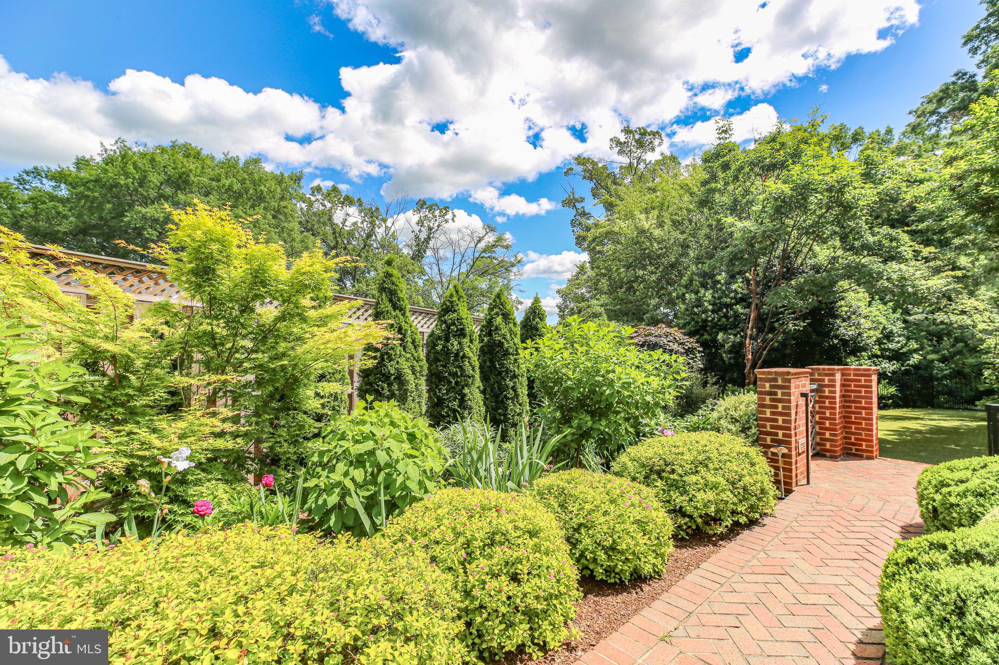 WESTMONT - Residential