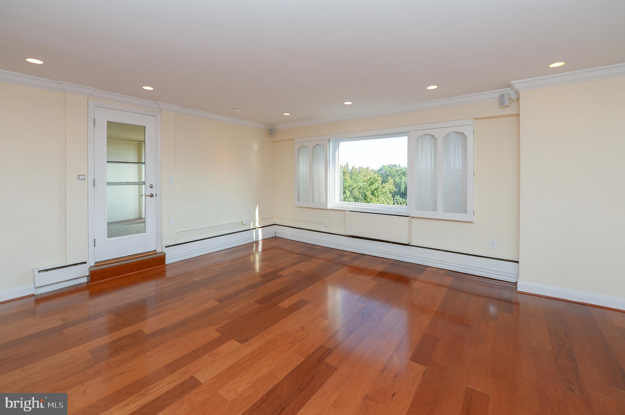 ELKINS PARK HOUSE - Residential