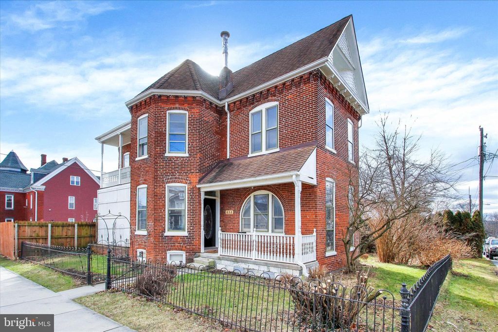 Photo of 852 SPRUCE ST, COLUMBIA, PA 17512 (MLS # PALA2029952)