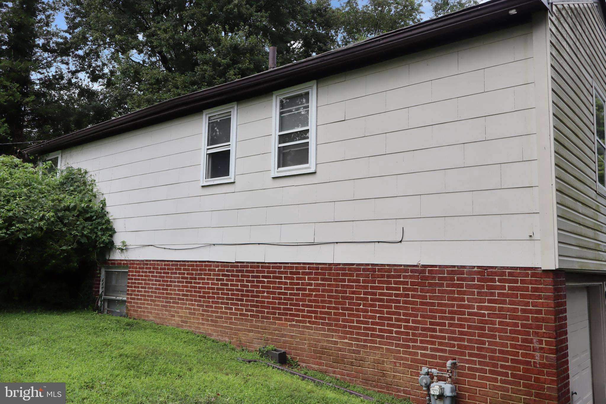 1380 GLENBROOK ROAD