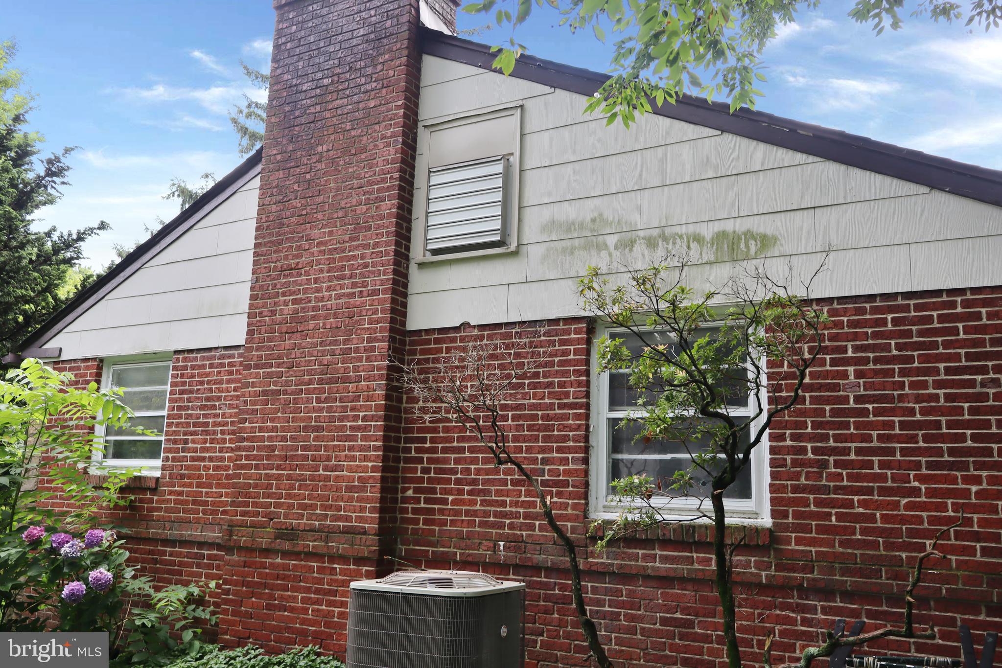 1380 GLENBROOK ROAD