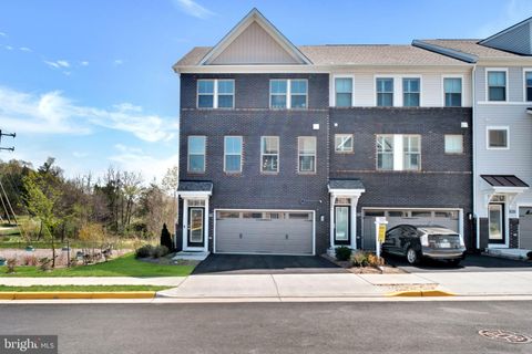 2601 LOGANBERRY DRIVE HERNDON VA 20171