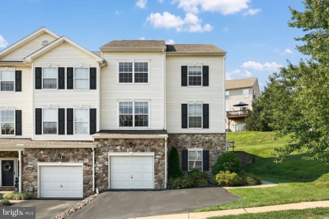 Photo of 2136 Maple Crest Boulevard, YORK, PA 17406 (MLS # PAYK2111372)