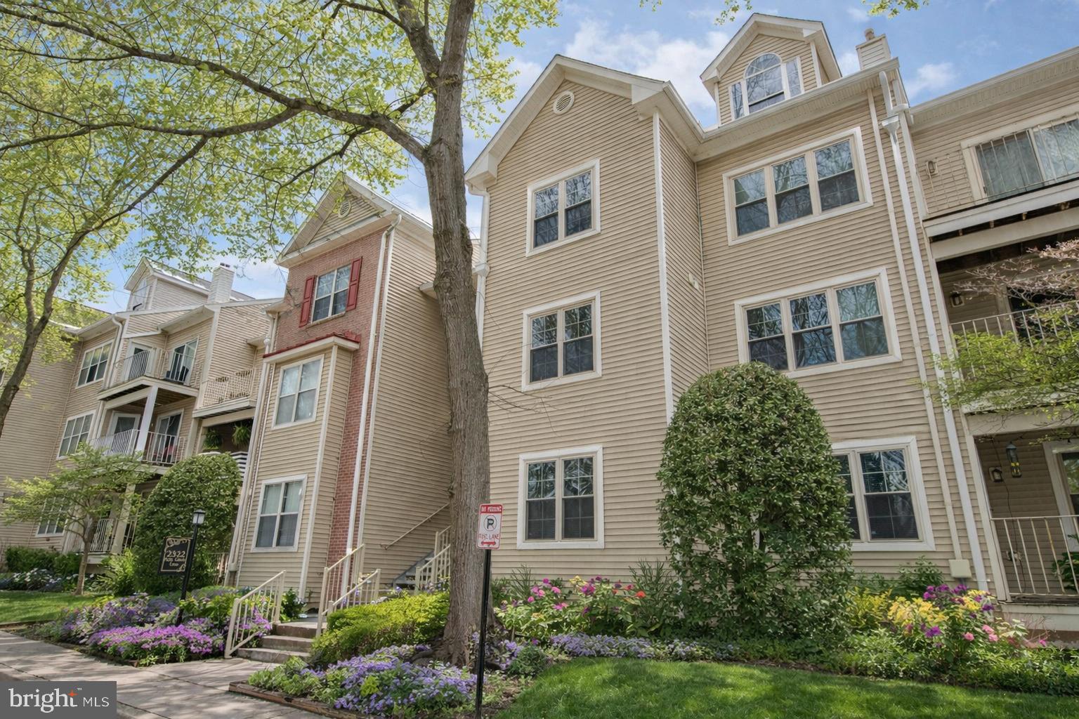 FALLS GABLE - Residential