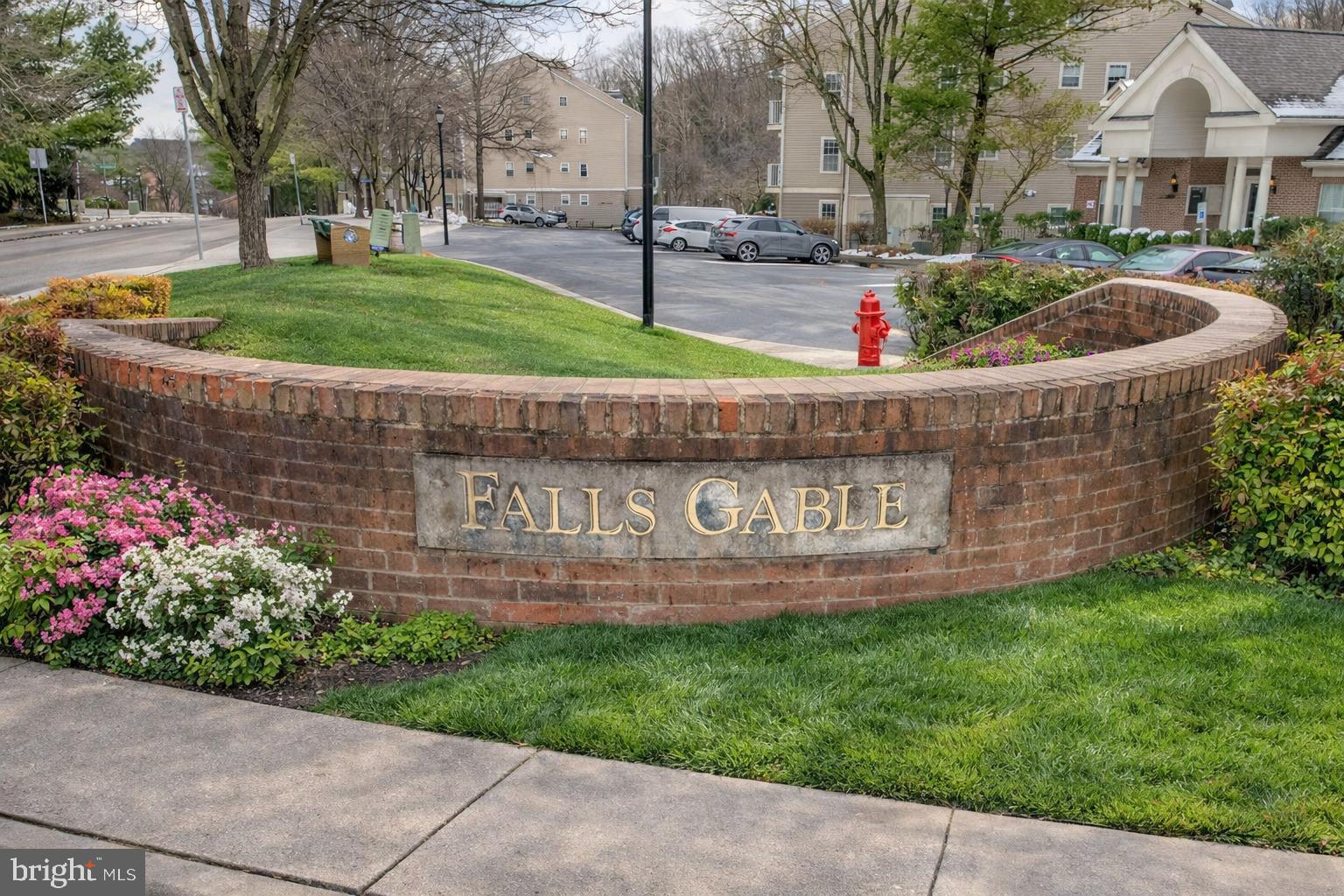 FALLS GABLE - Residential