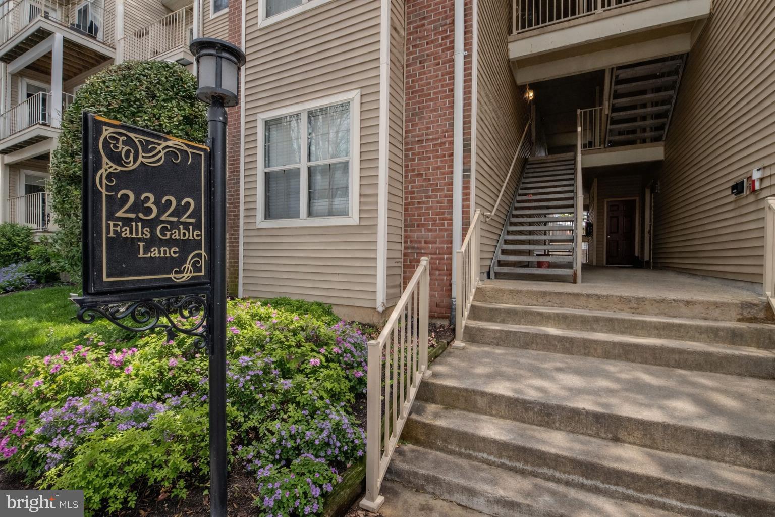 FALLS GABLE - Residential