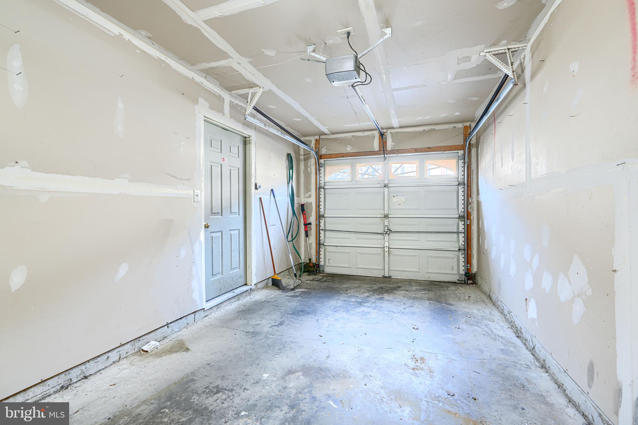 THOMPSON ESTATES - Residential