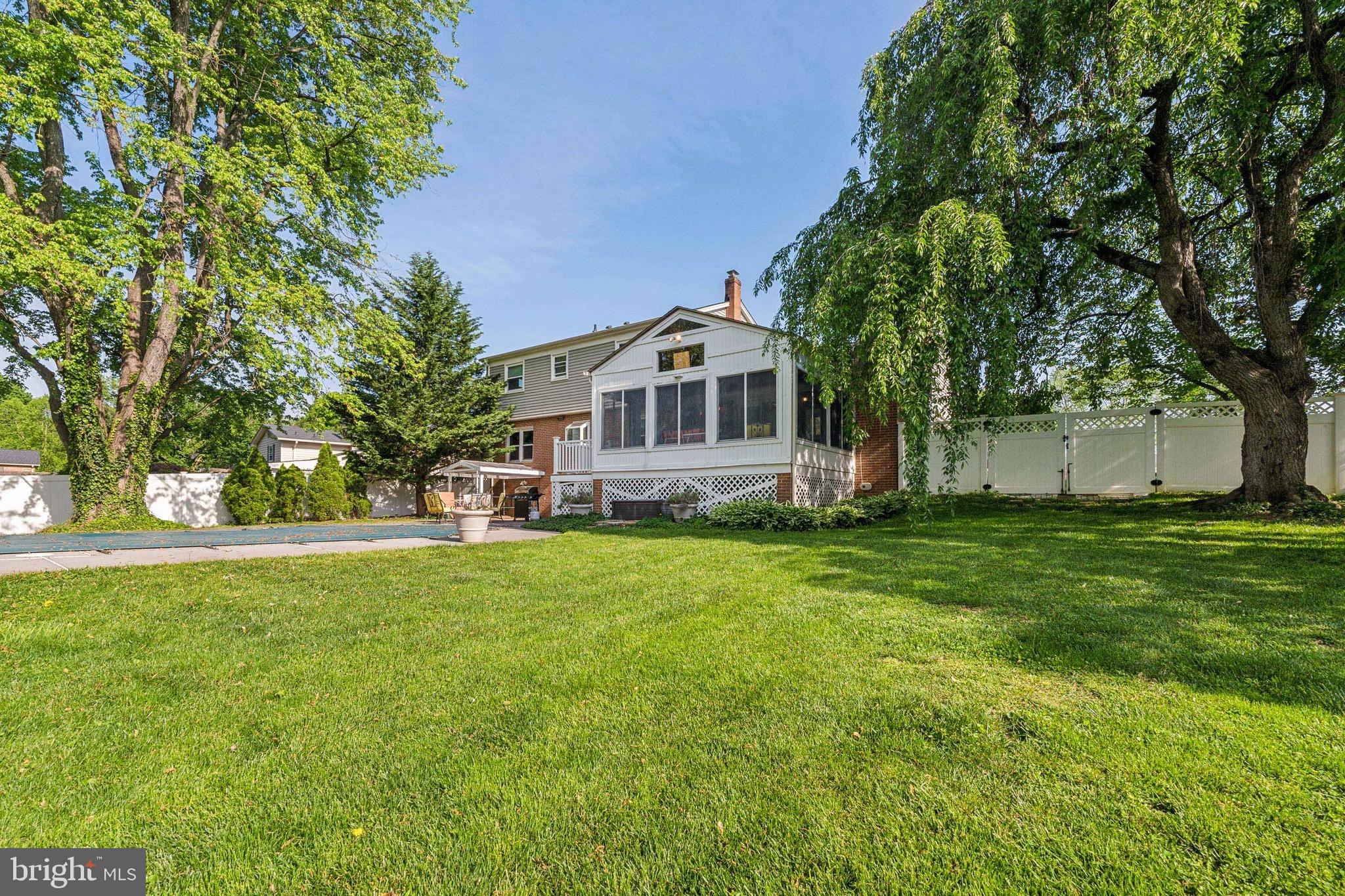 COUNTRY CLUB HILLS - Residential Lease