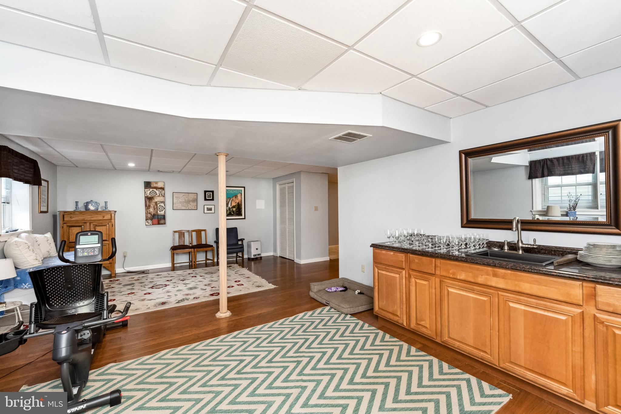 COUNTRY CLUB HILLS - Residential Lease