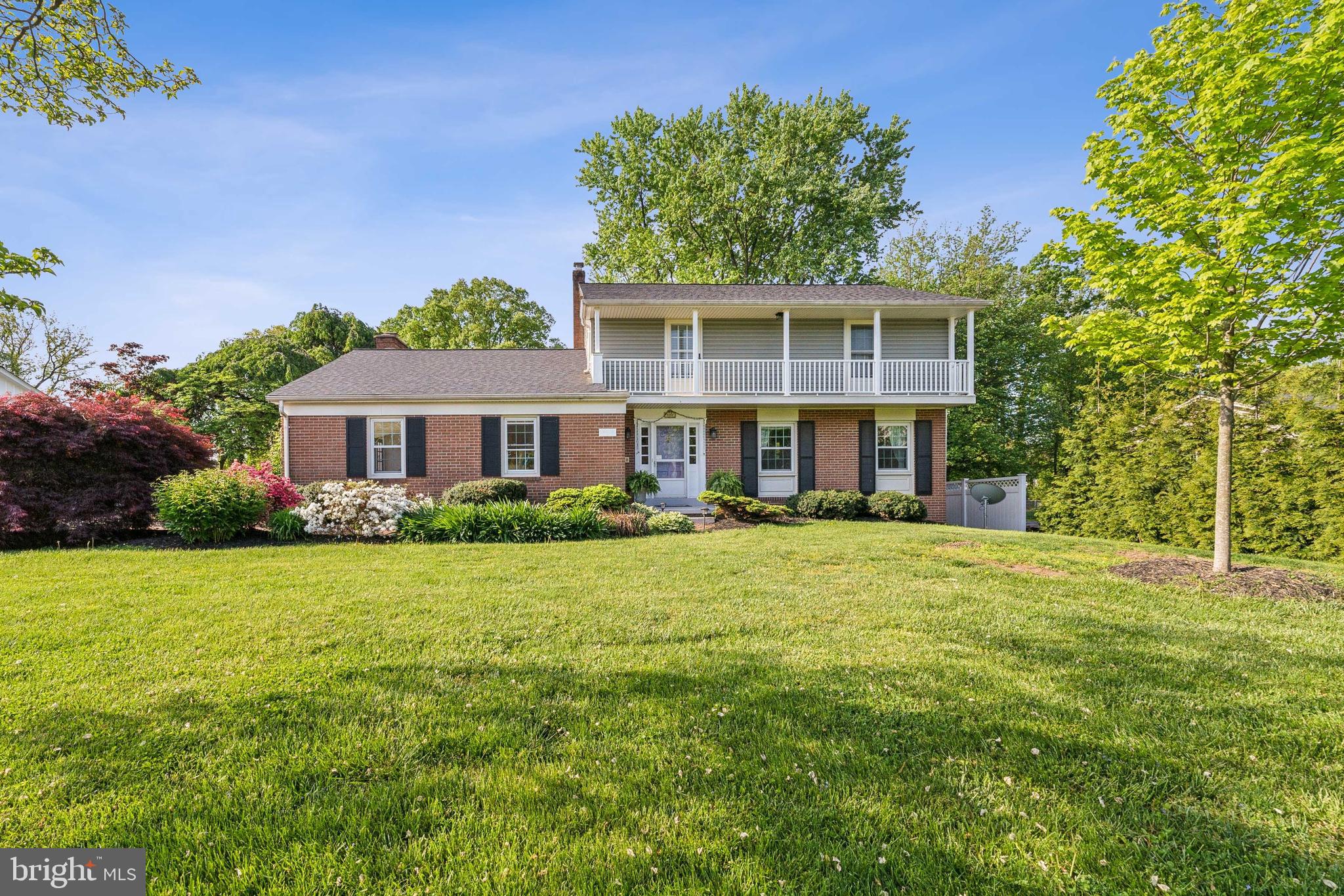 COUNTRY CLUB HILLS - Residential Lease