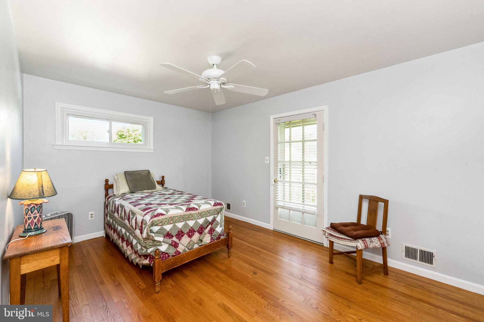 COUNTRY CLUB HILLS - Residential Lease