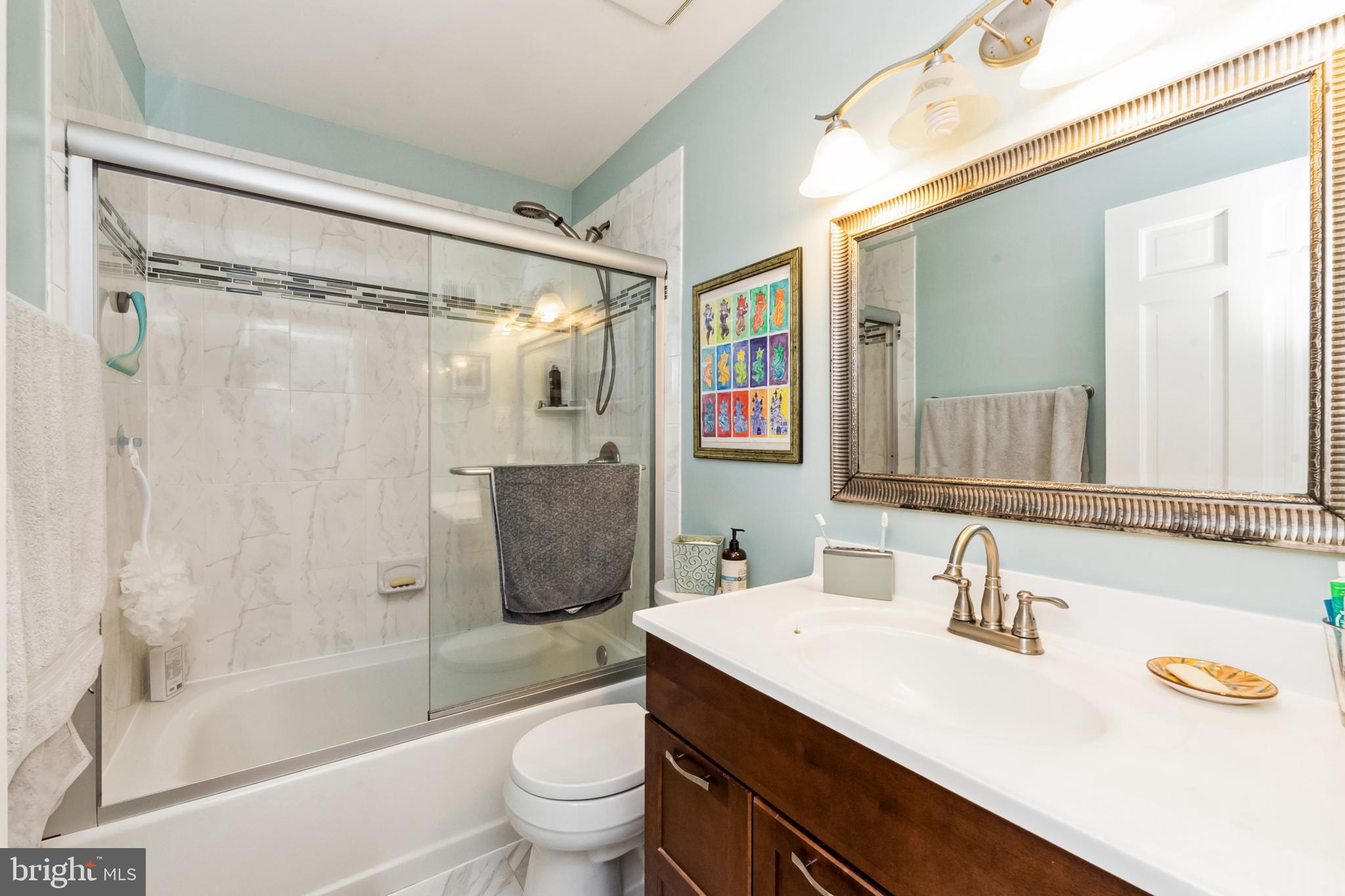 COUNTRY CLUB HILLS - Residential Lease