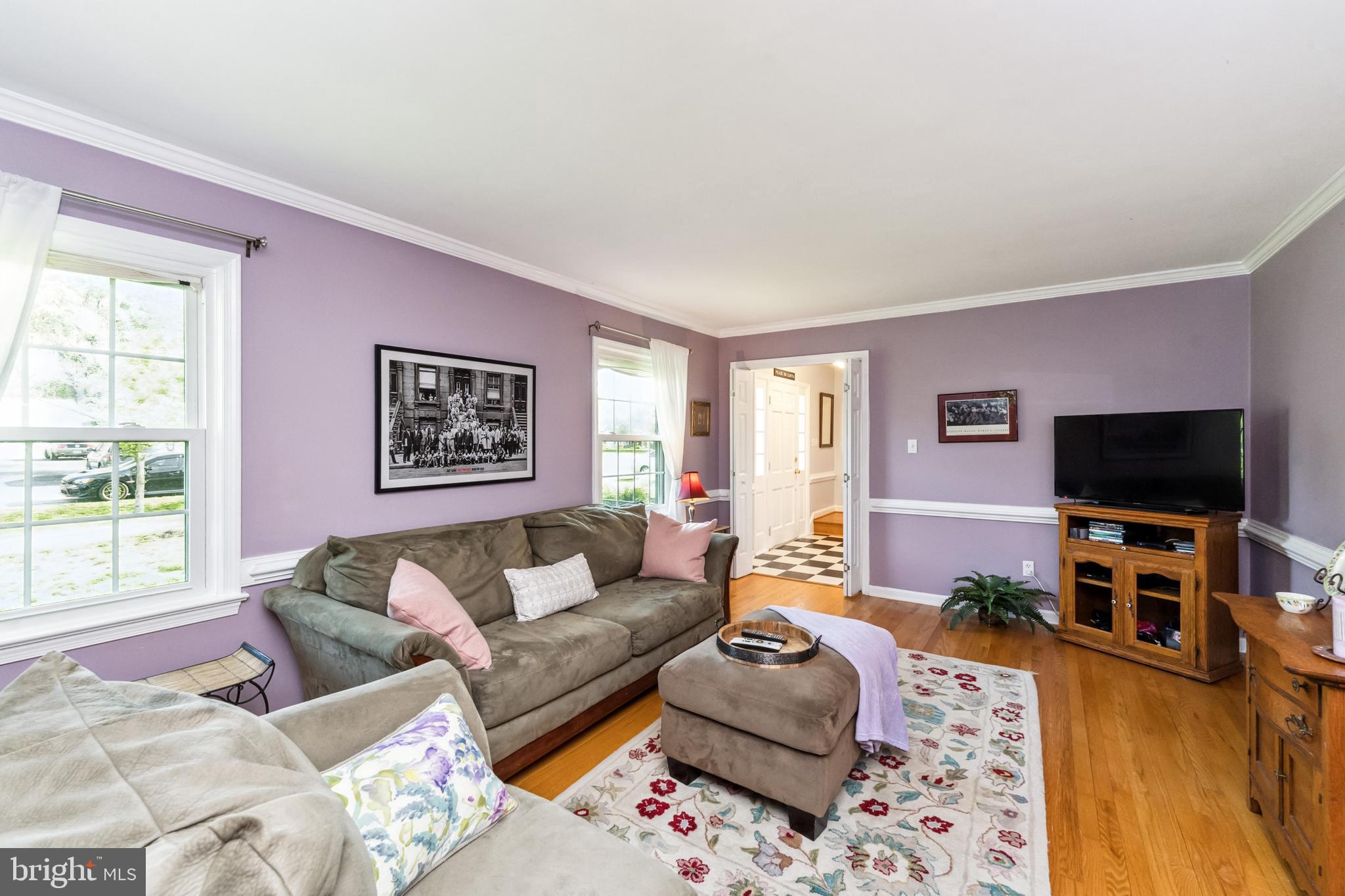 COUNTRY CLUB HILLS - Residential Lease