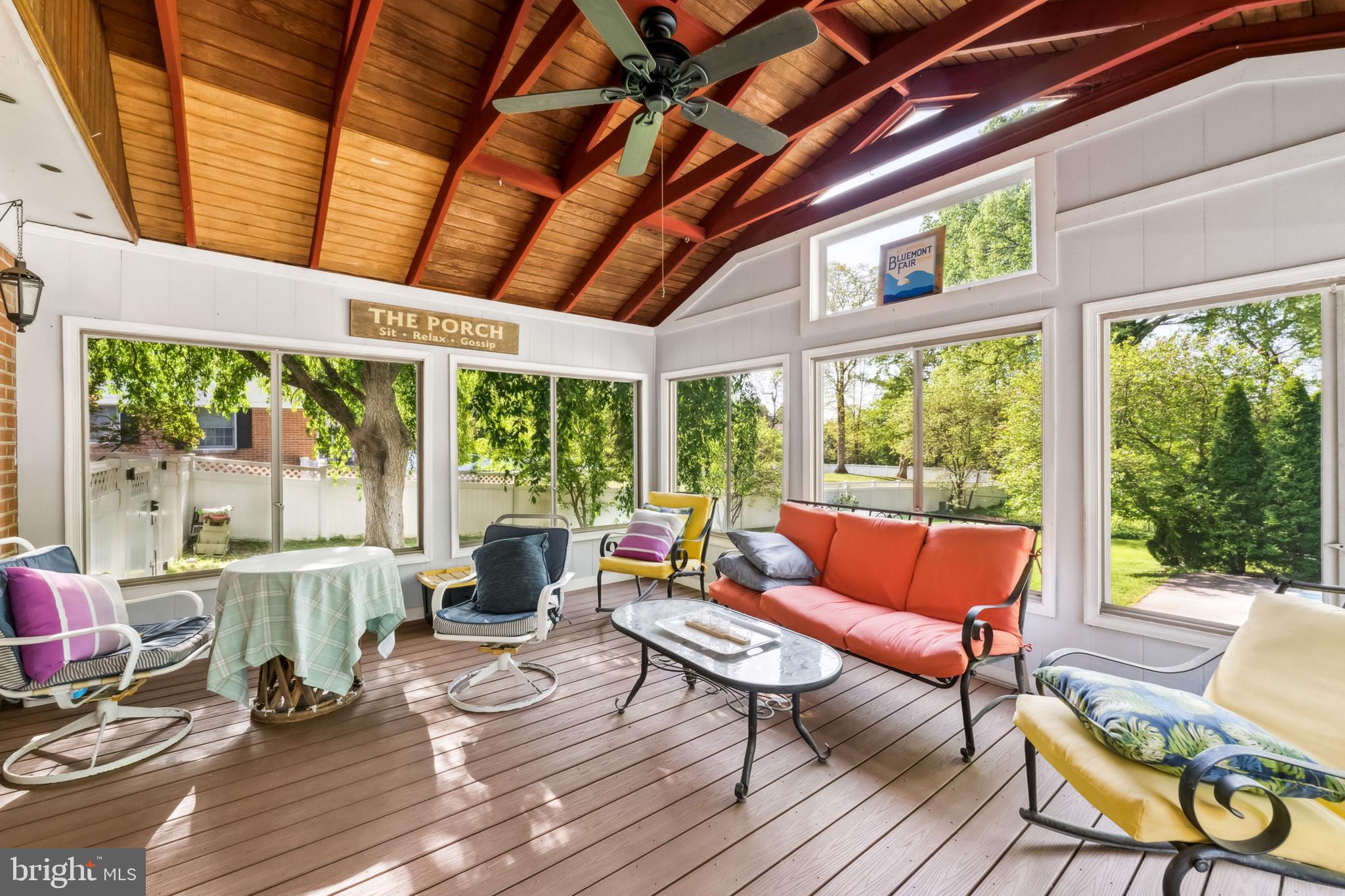 COUNTRY CLUB HILLS - Residential Lease