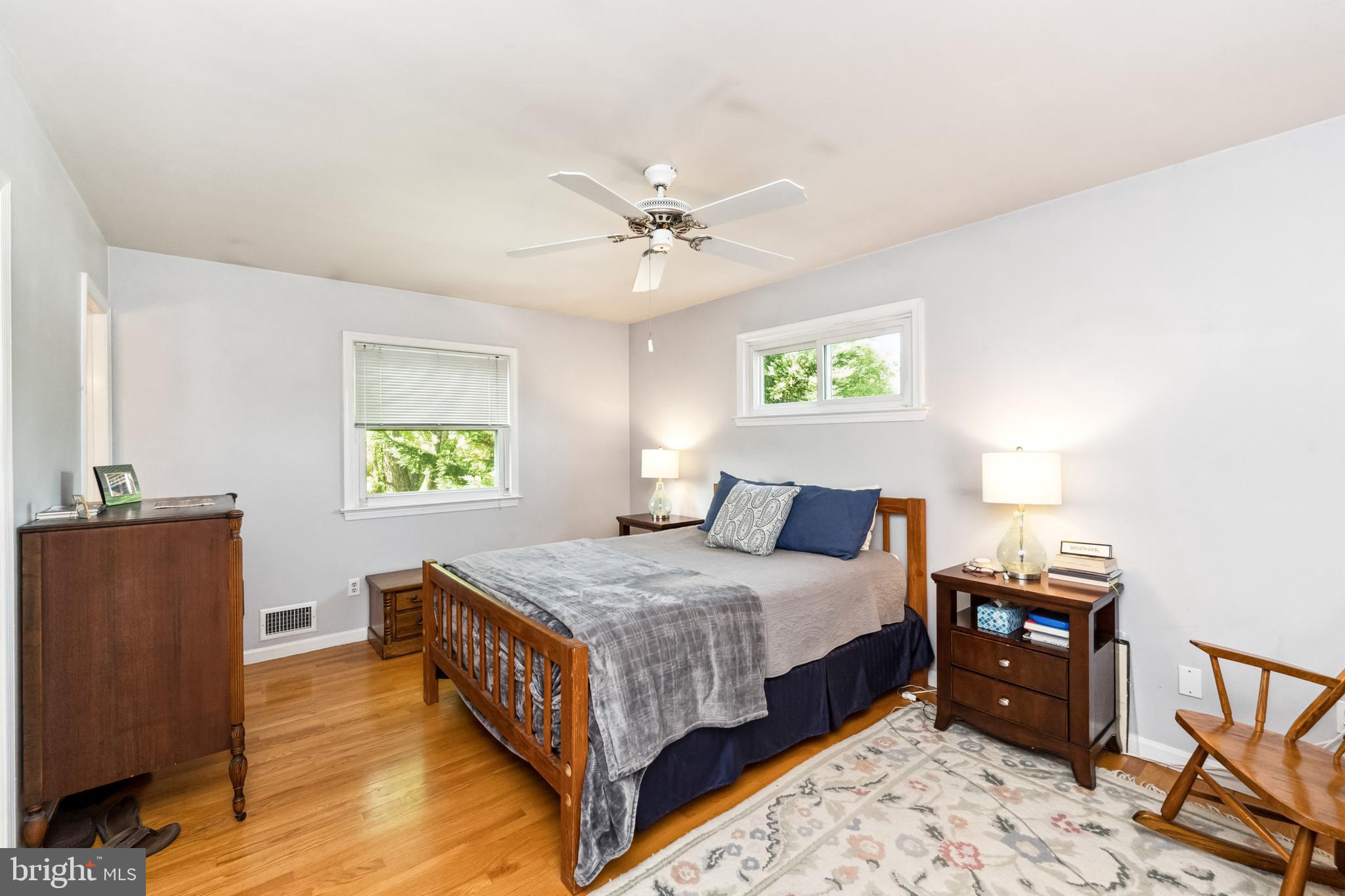 COUNTRY CLUB HILLS - Residential Lease