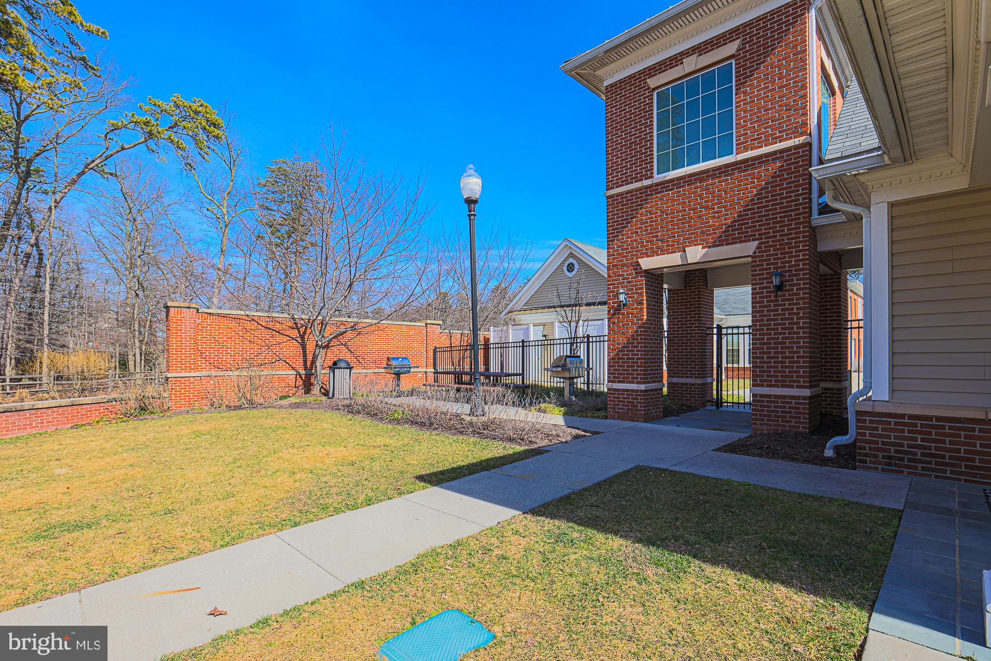 CREEKSTONE VILLAGE - Residential Lease