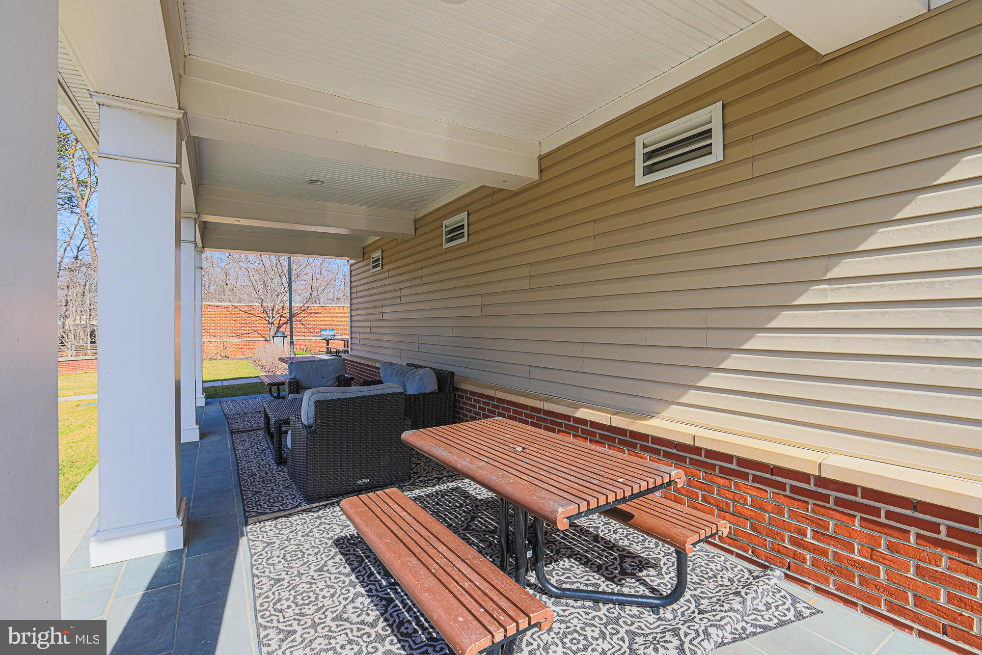 CREEKSTONE VILLAGE - Residential Lease