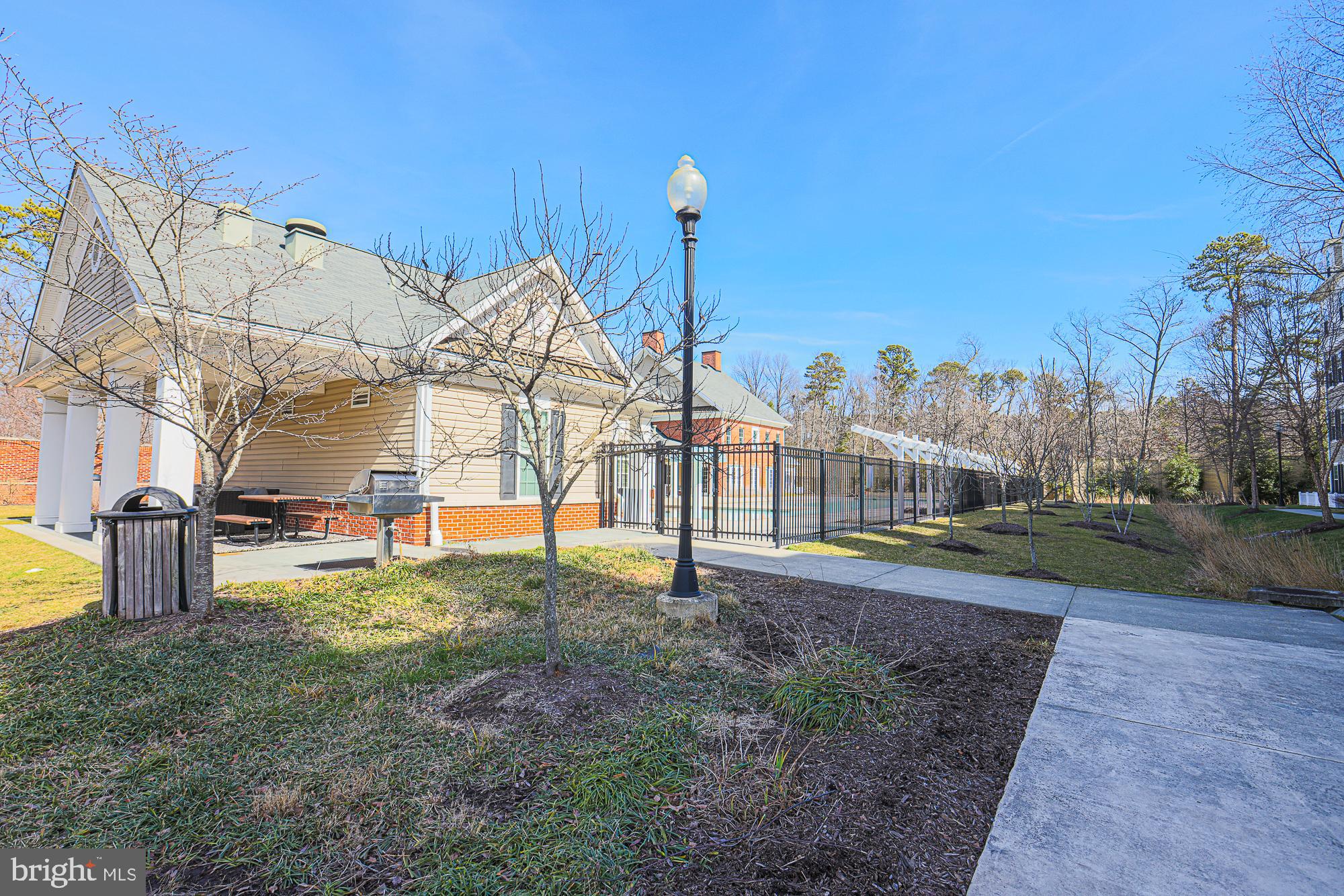 CREEKSTONE VILLAGE - Residential Lease