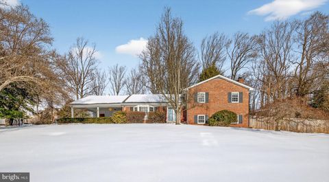 Property photo of 2849 Hideaway Road, Fairfax, VA 22031