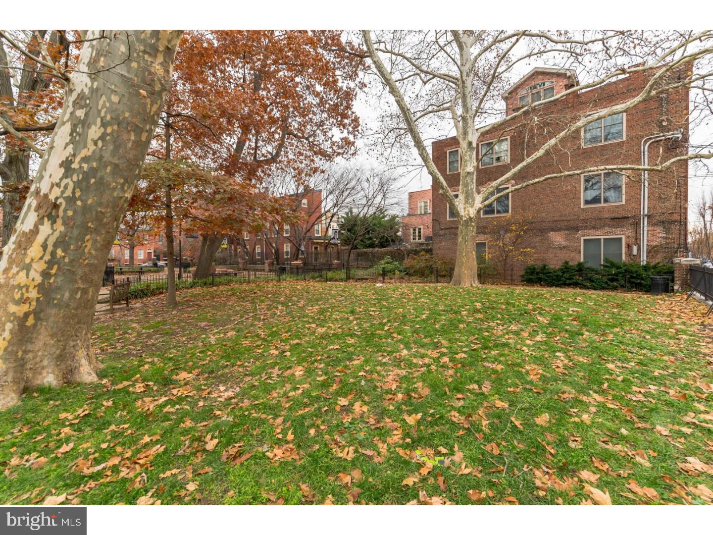 QUEEN VILLAGE - Residential