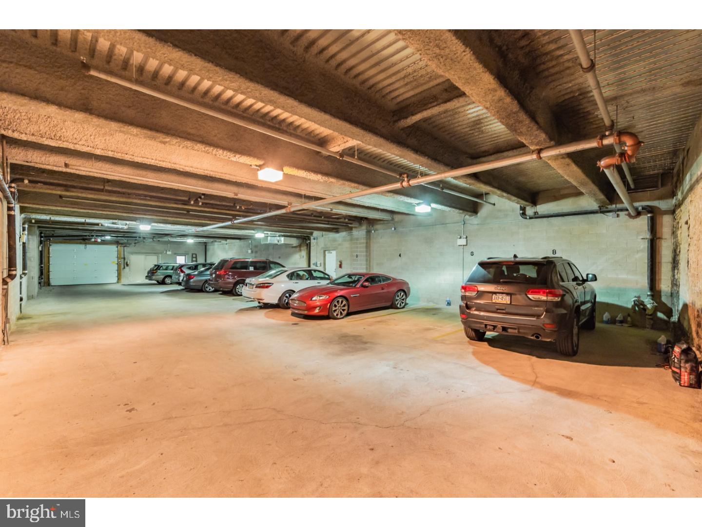 QUEEN VILLAGE - Residential