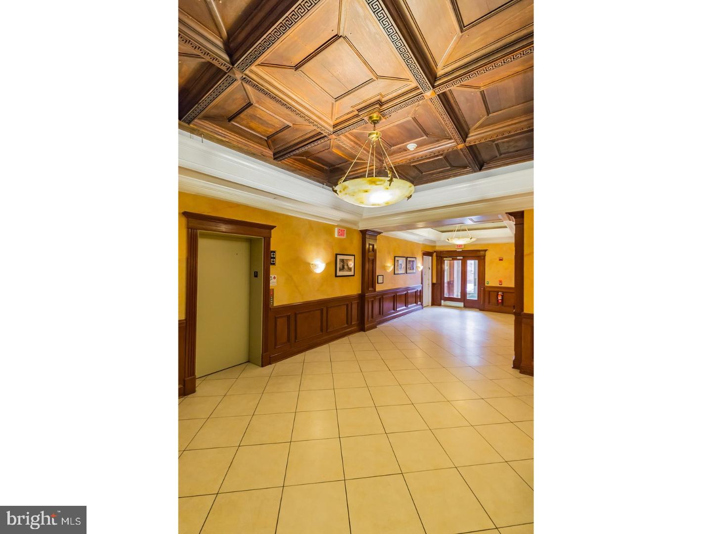 QUEEN VILLAGE - Residential