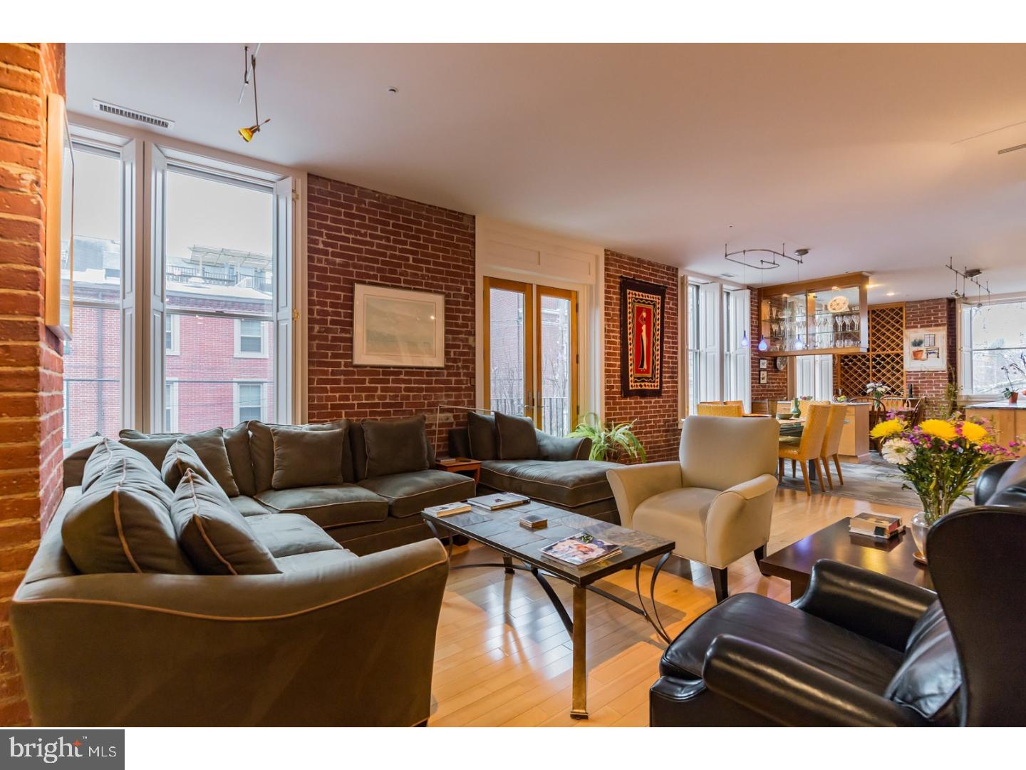 QUEEN VILLAGE - Residential