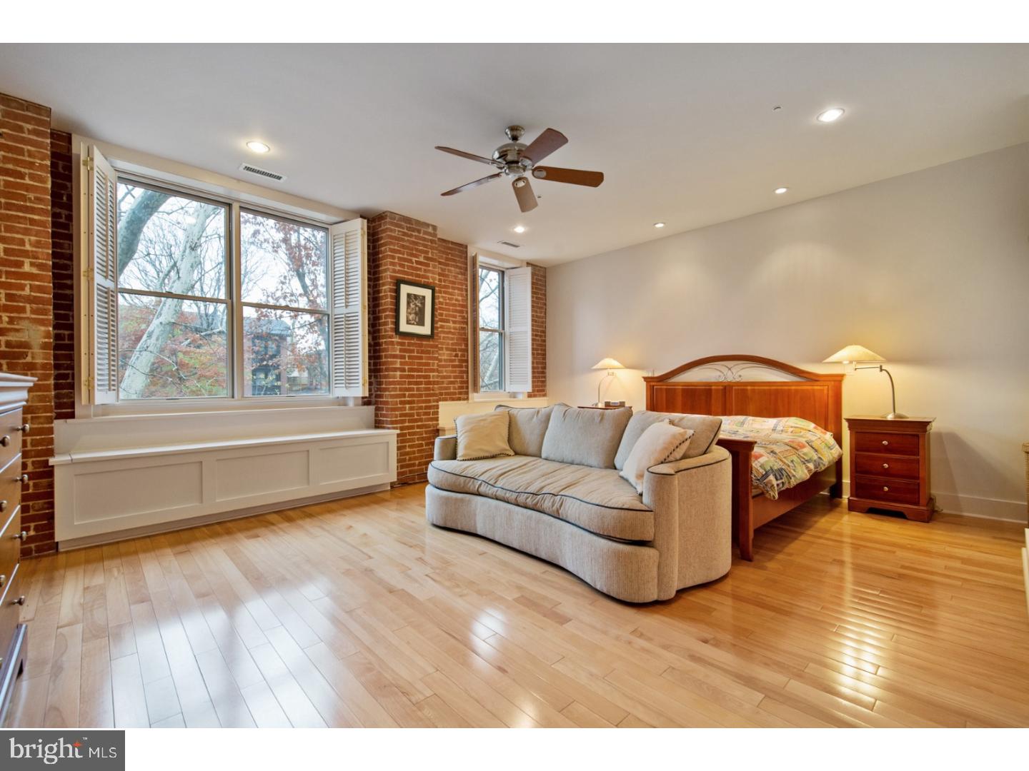 QUEEN VILLAGE - Residential