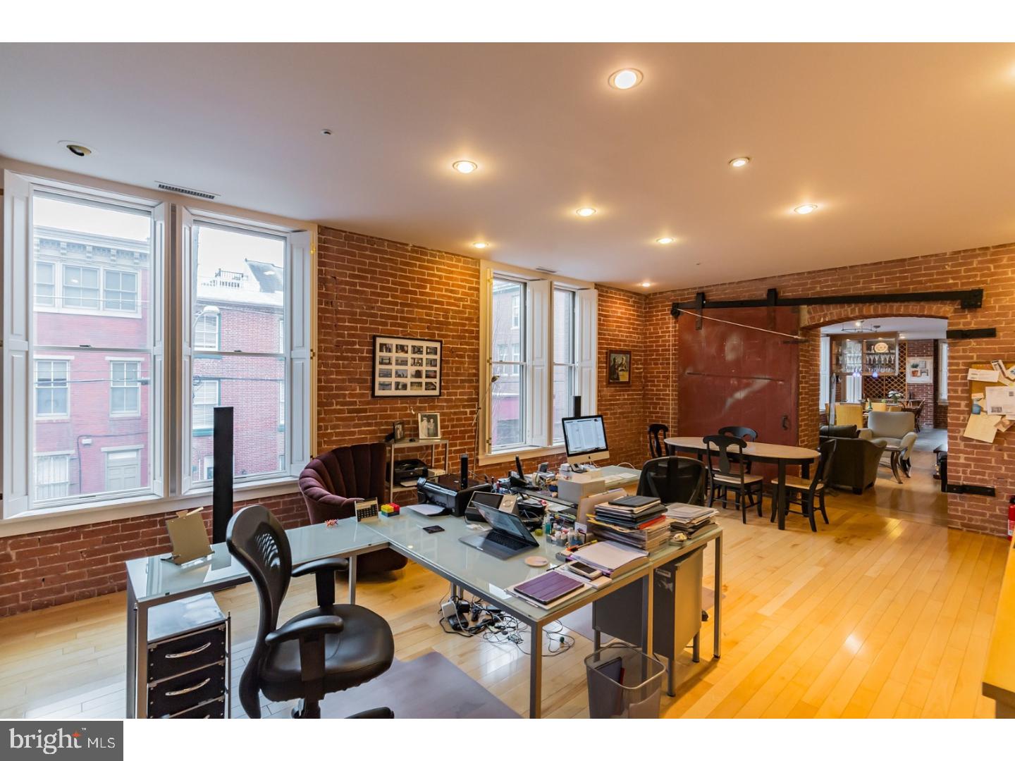 QUEEN VILLAGE - Residential