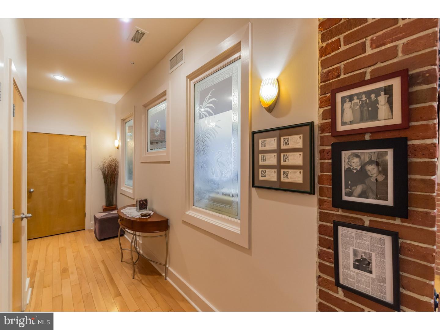 QUEEN VILLAGE - Residential