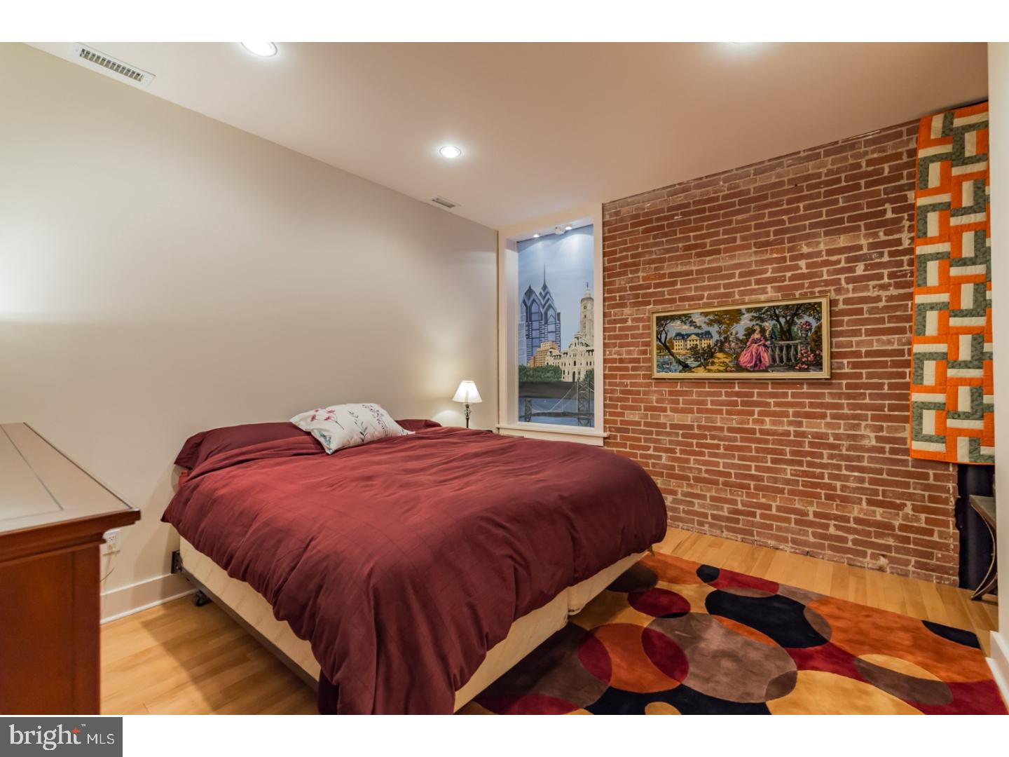 QUEEN VILLAGE - Residential