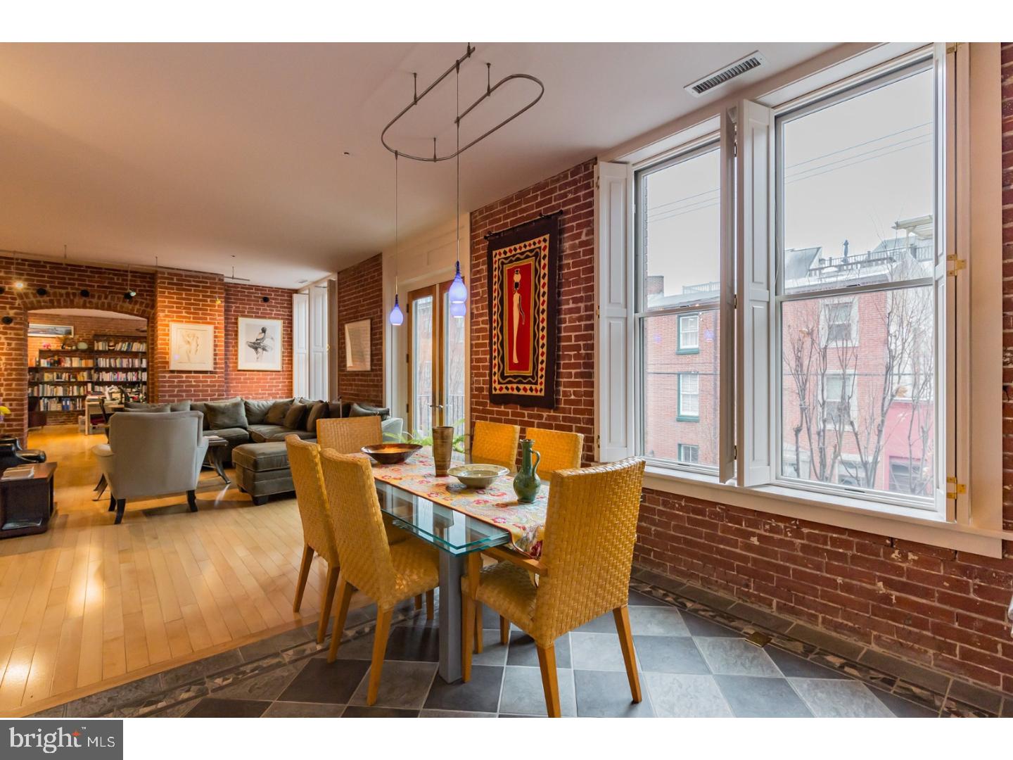 QUEEN VILLAGE - Residential