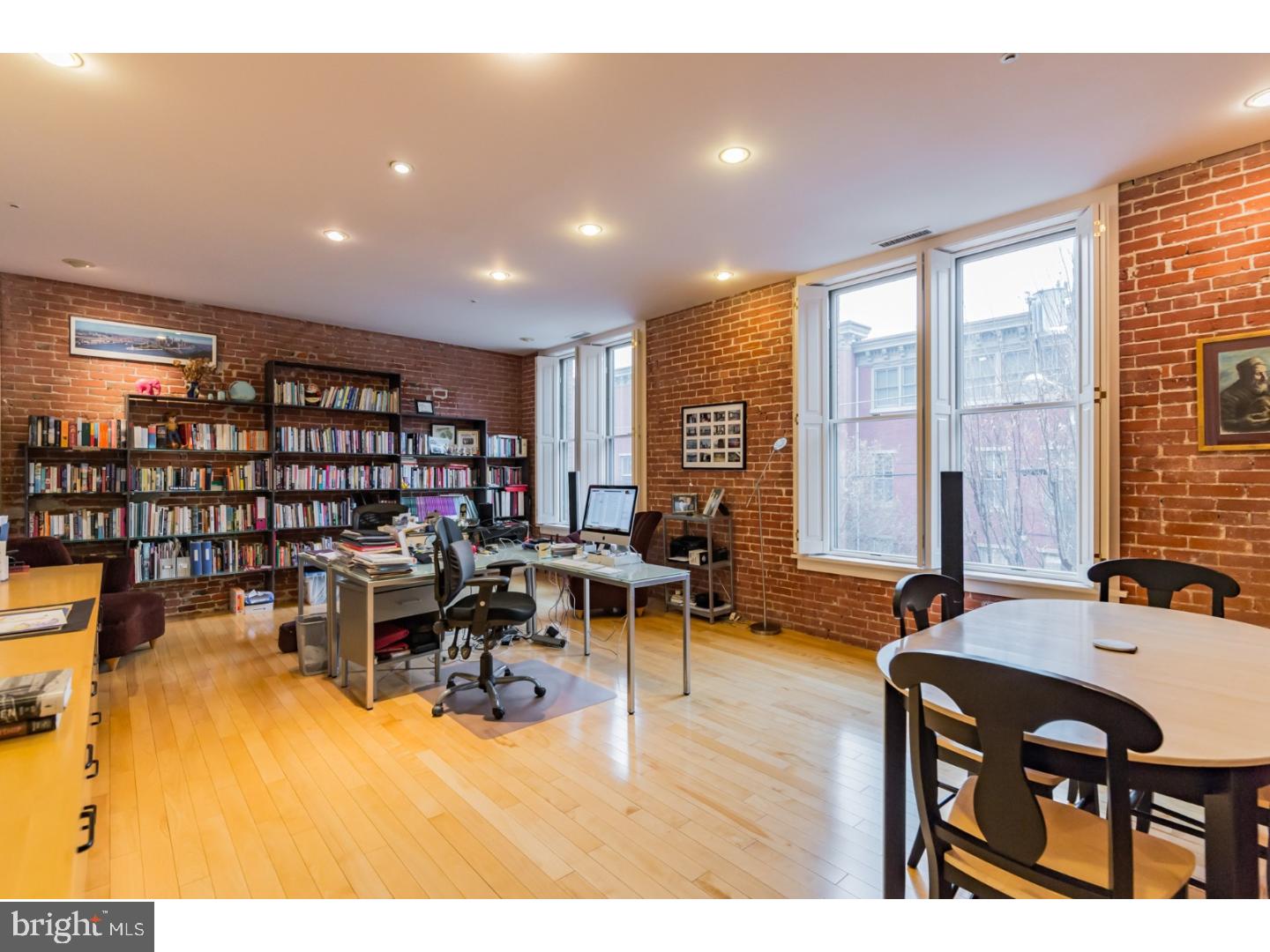 QUEEN VILLAGE - Residential