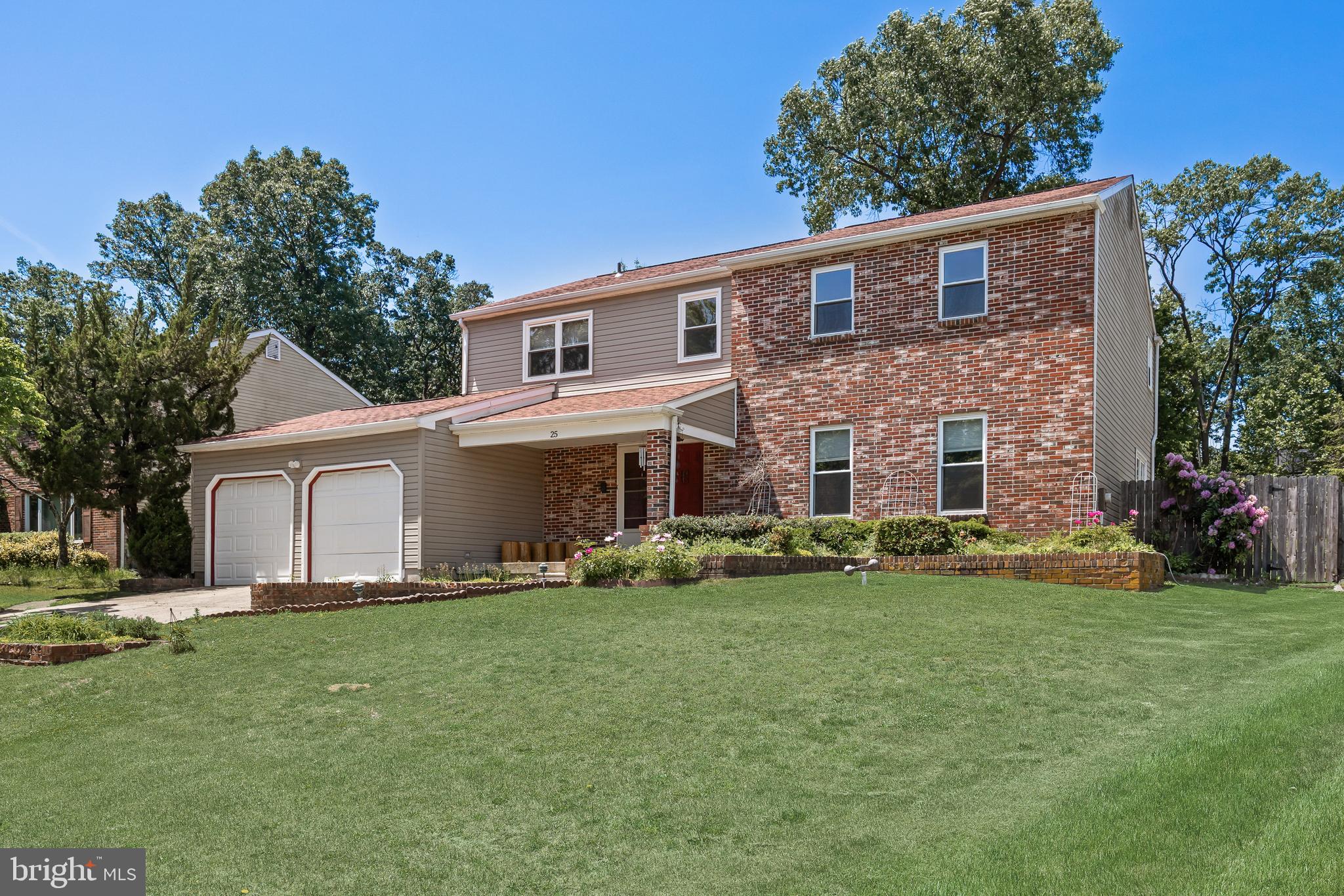 25 WOODBURY DR