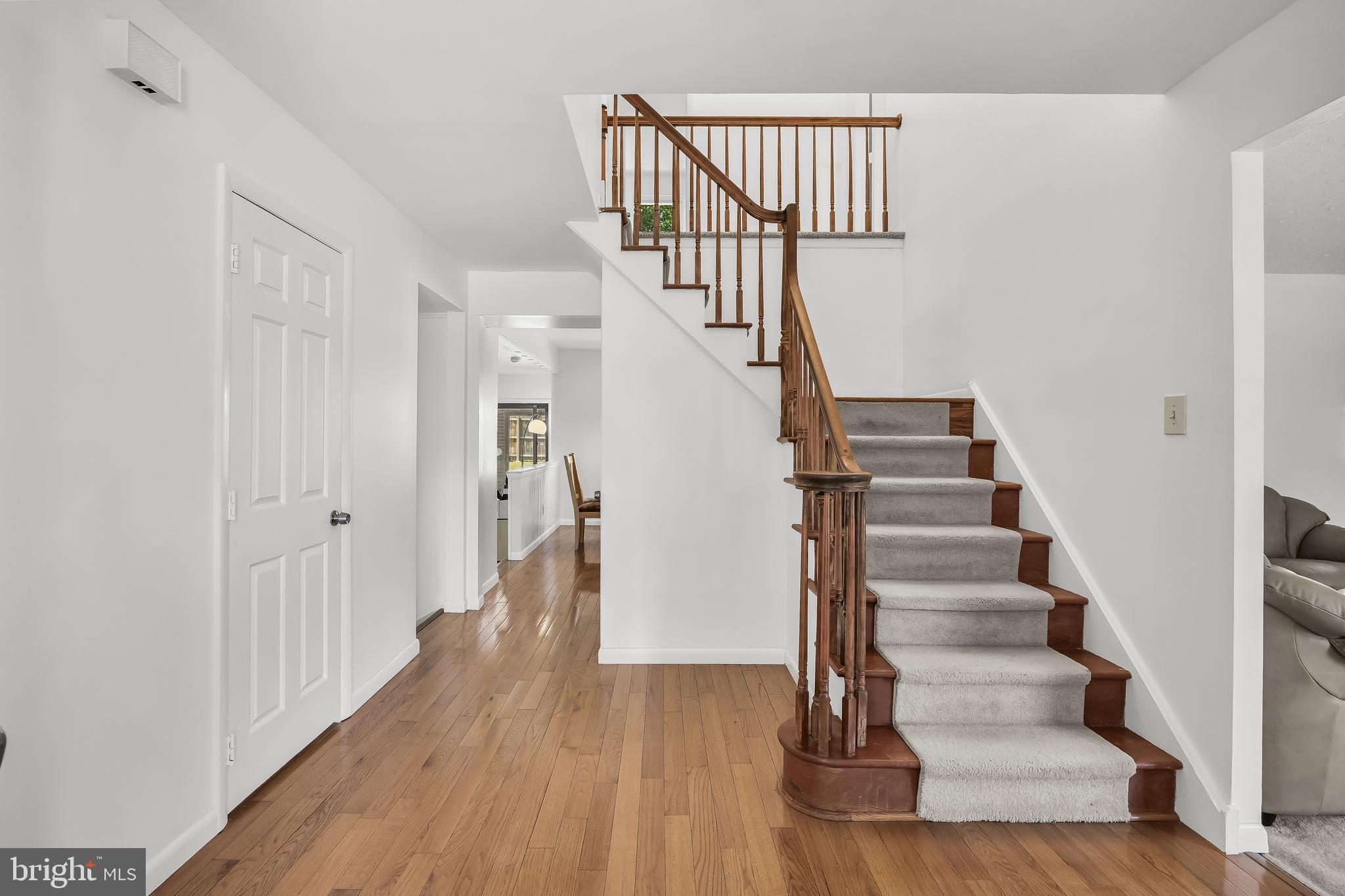 25 WOODBURY DR