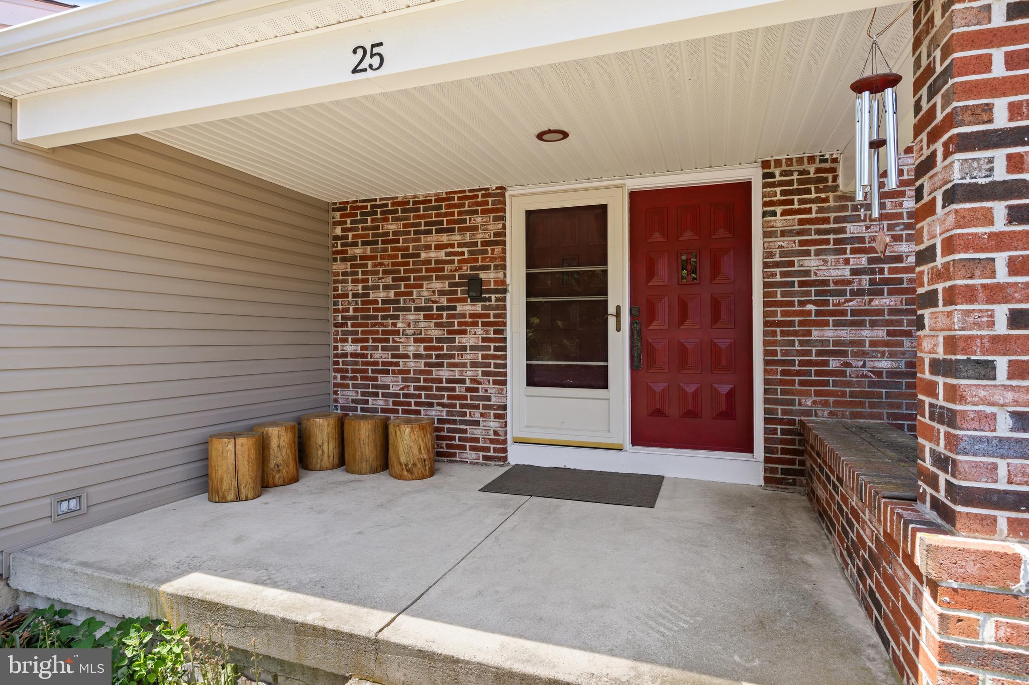 25 WOODBURY DR
