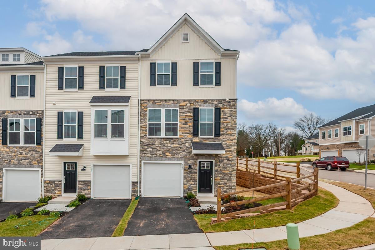 923 MAGNOLIA LANE